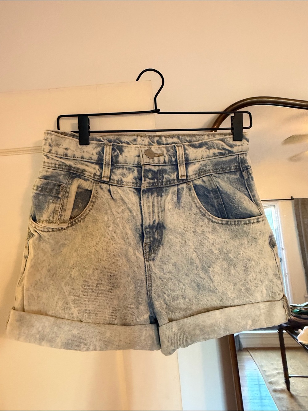 BDG Urban Outfitters Mom High Rise Acid Wash Denim Shorts Cuffed Light Blue 27